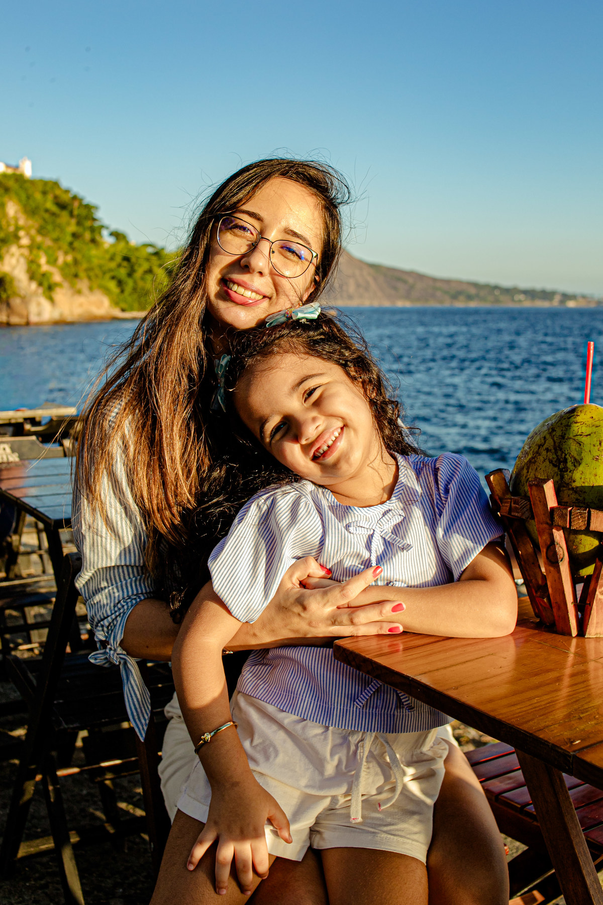 ensaio em família Boa Viagem MAC Niterói Rio de Janeiro Icaraí família mãe e filha pai floresta praia mar tarde, pôr do sol, neltur 