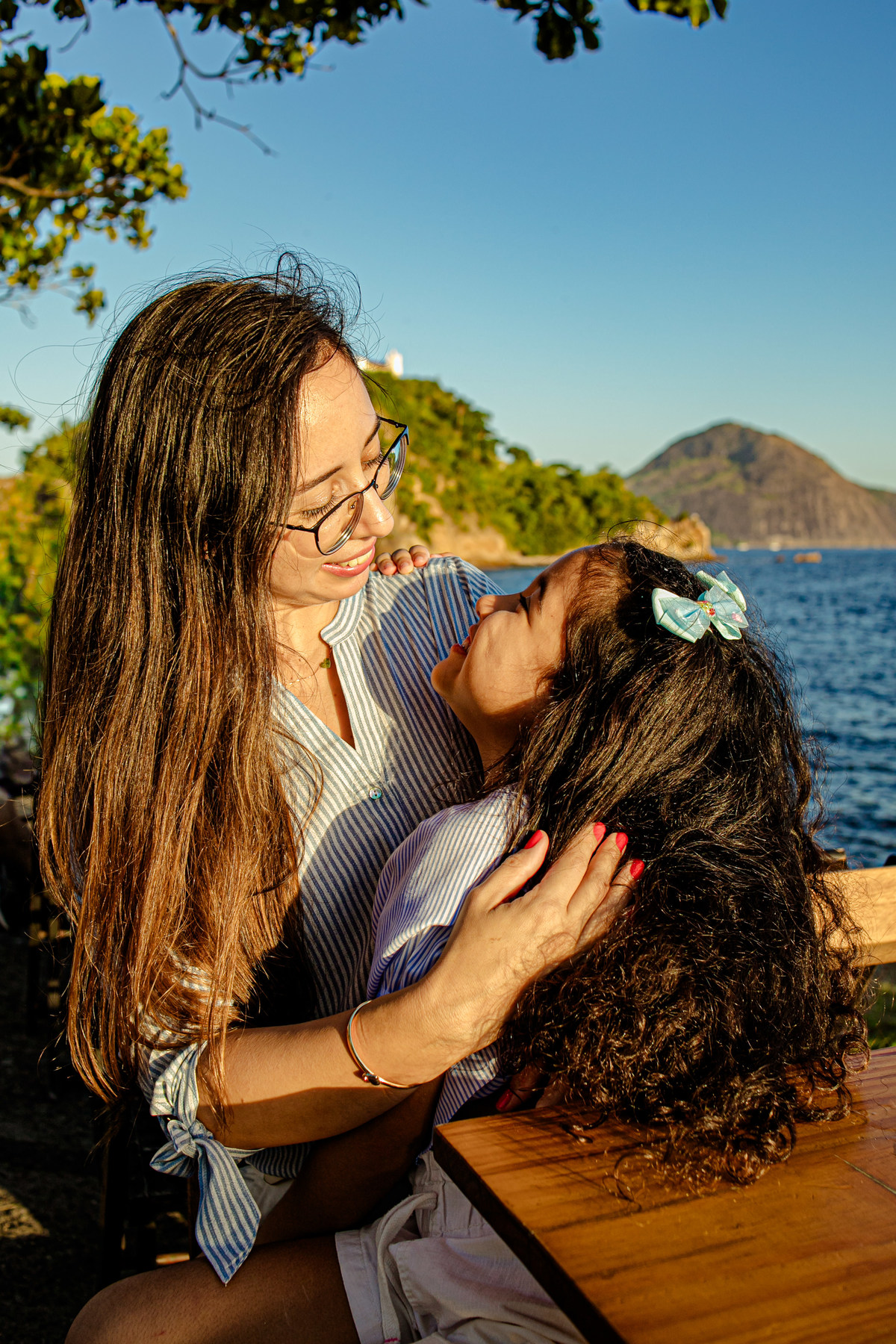 ensaio em família Boa Viagem MAC Niterói Rio de Janeiro Icaraí família mãe e filha pai floresta praia mar tarde, pôr do sol, neltur 