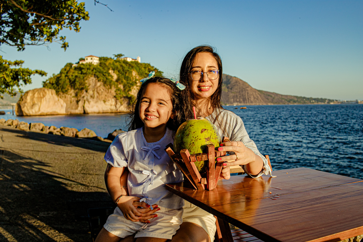 ensaio em família Boa Viagem MAC Niterói Rio de Janeiro Icaraí família mãe e filha pai floresta praia mar tarde, pôr do sol, neltur 