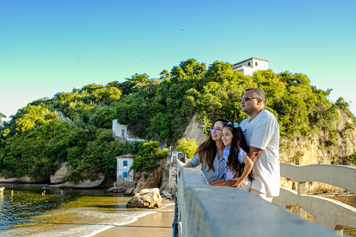 ensaio em família Boa Viagem MAC Niterói Rio de Janeiro Icaraí família mãe e filha pai floresta praia mar tarde, pôr do sol, neltur 