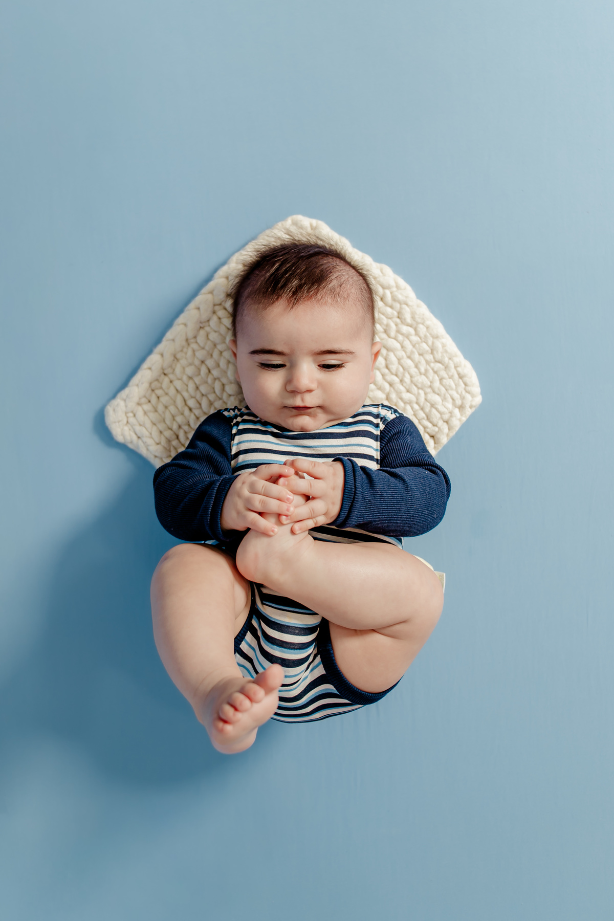 irmão irmã irmãos batismo príncipe princesa urso clean neutro boho família ensaio infantil fotografia fotográfico retrato Niterói Rio de Janeiro Itaipu Região Oceãnica