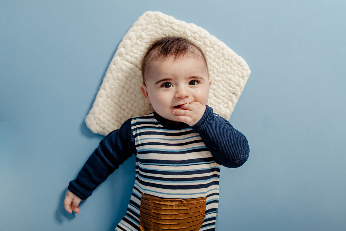 irmão irmã irmãos batismo príncipe princesa urso clean neutro boho família ensaio infantil fotografia fotográfico retrato Niterói Rio de Janeiro Itaipu Região Oceãnica