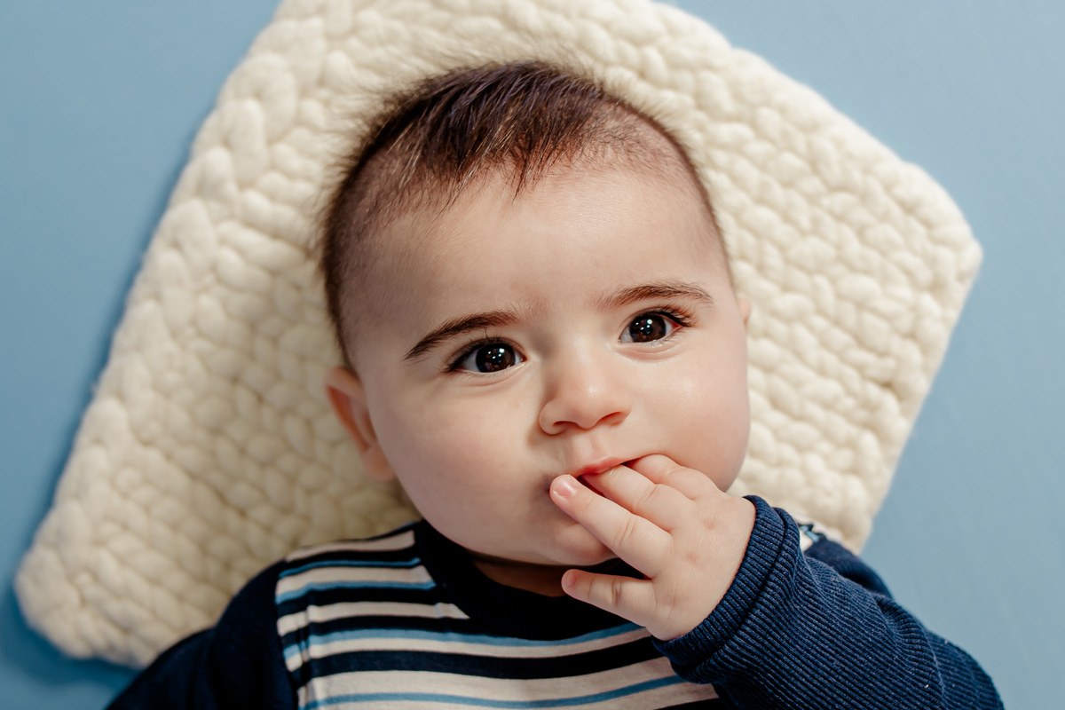 irmão irmã irmãos batismo príncipe princesa urso clean neutro boho família ensaio infantil fotografia fotográfico retrato Niterói Rio de Janeiro Itaipu Região Oceãnica
