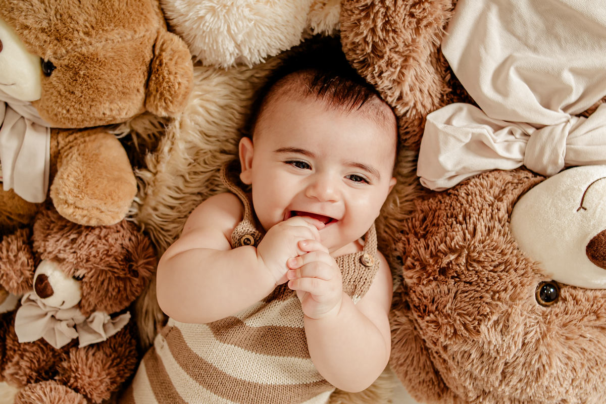 irmão irmã irmãos batismo príncipe princesa urso clean neutro boho família ensaio infantil fotografia fotográfico retrato Niterói Rio de Janeiro Itaipu Região Oceãnica