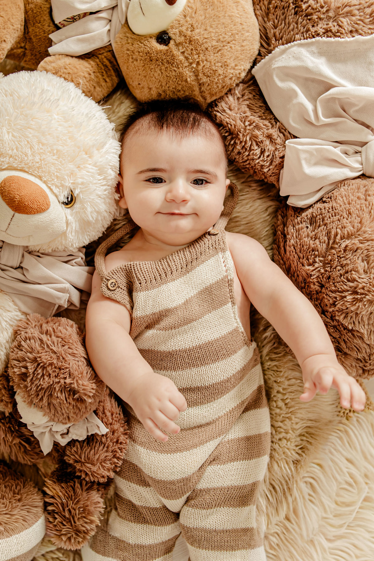 irmão irmã irmãos batismo príncipe princesa urso clean neutro boho família ensaio infantil fotografia fotográfico retrato Niterói Rio de Janeiro Itaipu Região Oceãnica