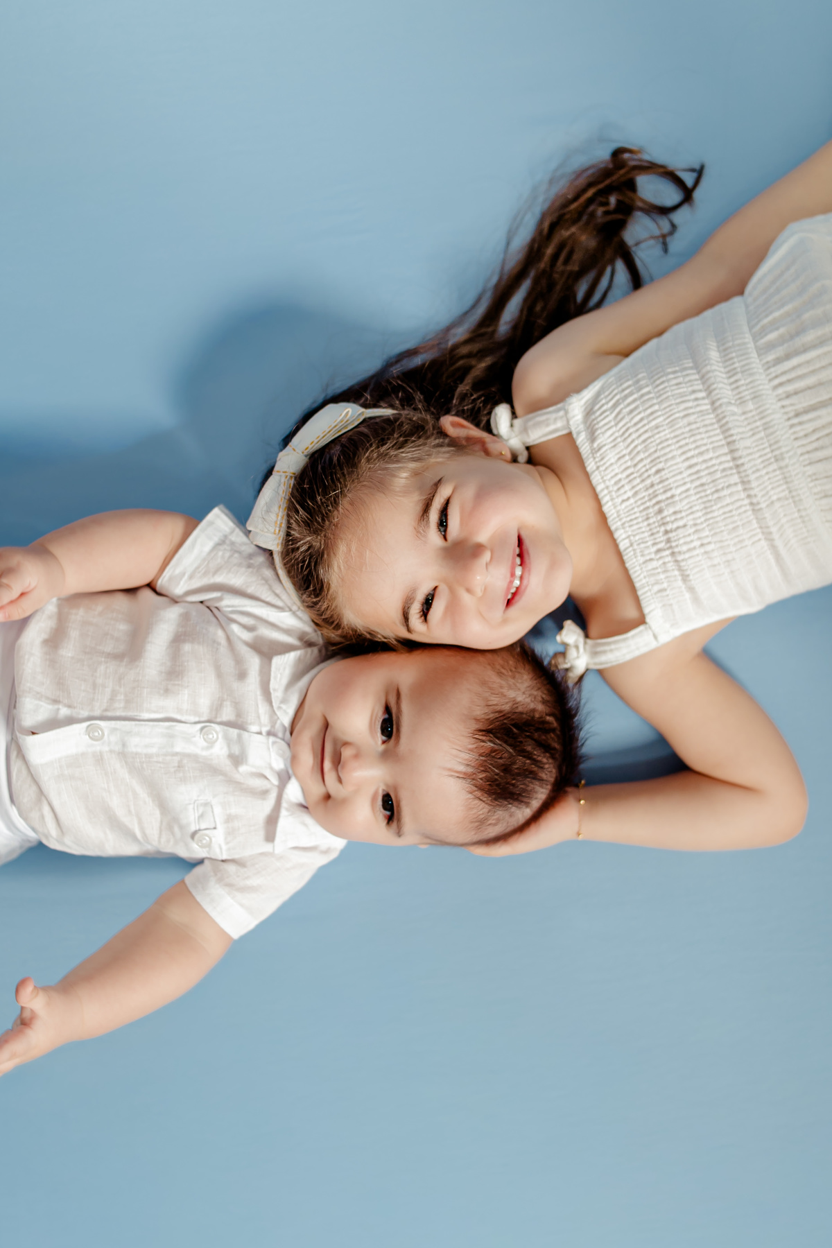 irmão irmã irmãos batismo príncipe princesa urso clean neutro boho família ensaio infantil fotografia fotográfico retrato Niterói Rio de Janeiro Itaipu Região Oceãnica