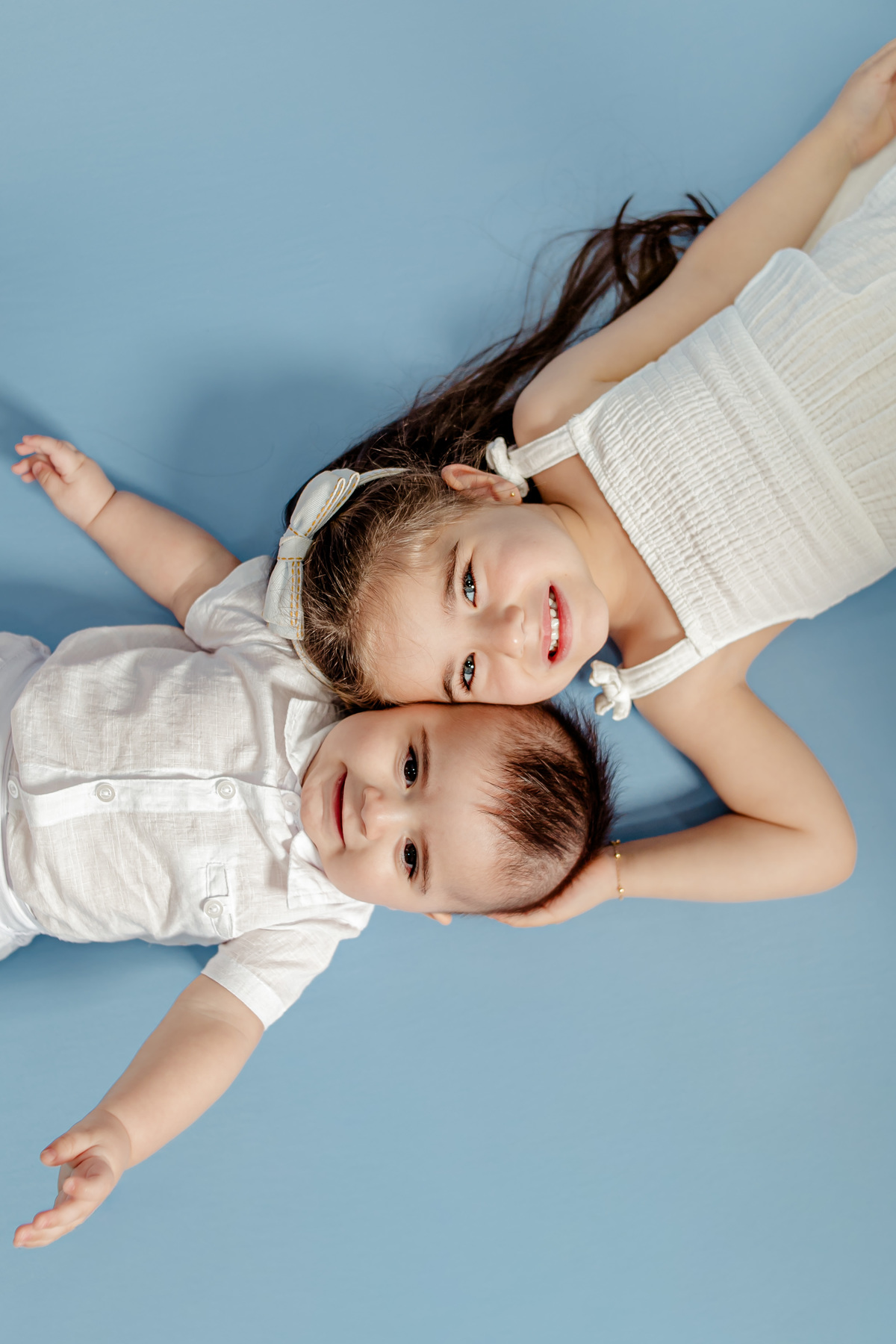 irmão irmã irmãos batismo príncipe princesa urso clean neutro boho família ensaio infantil fotografia fotográfico retrato Niterói Rio de Janeiro Itaipu Região Oceãnica