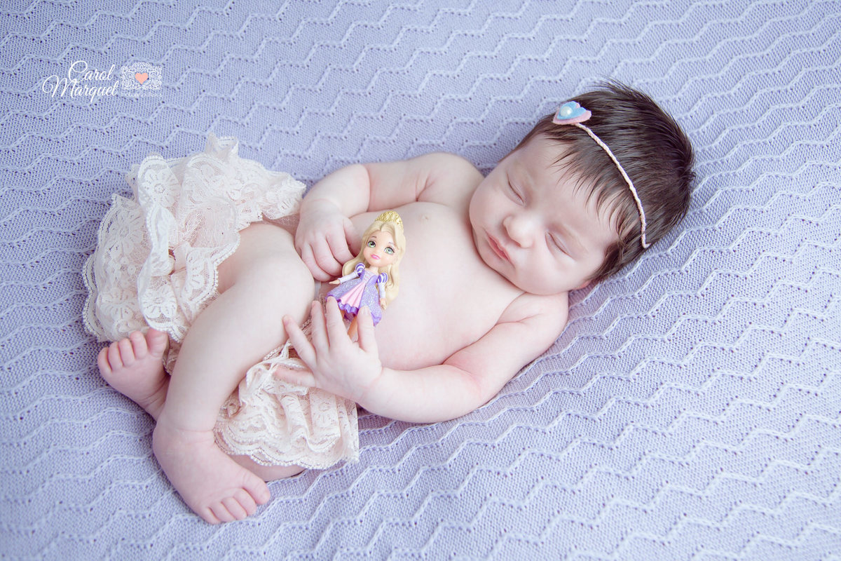 newborn menina recém nascido Niterói família boneca lilás rapunzel