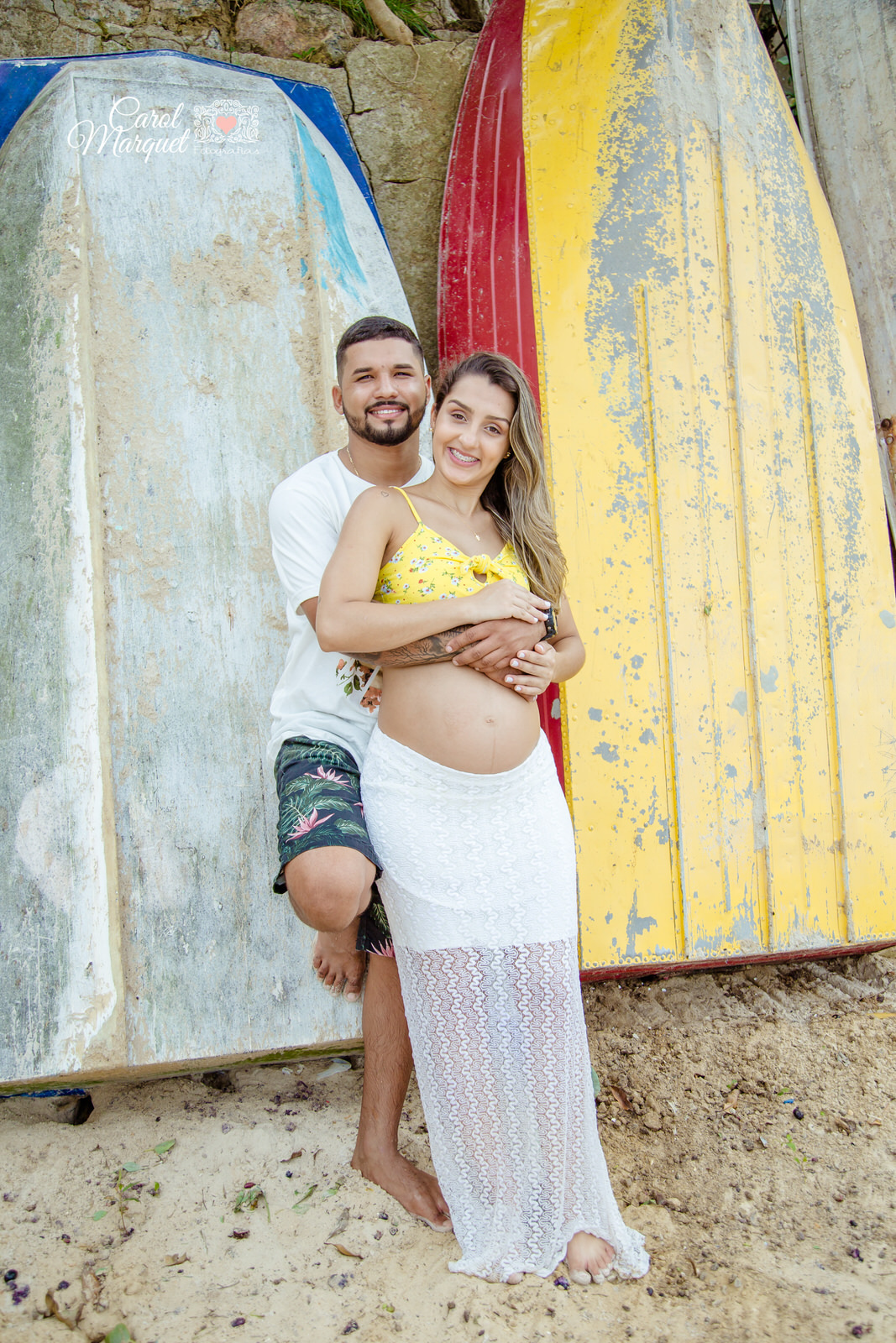 ensaio de gestante gestação praia casal sol Niterói Rio de Janeiro bebê menina pais maternidade paternidade amor carinho princesa