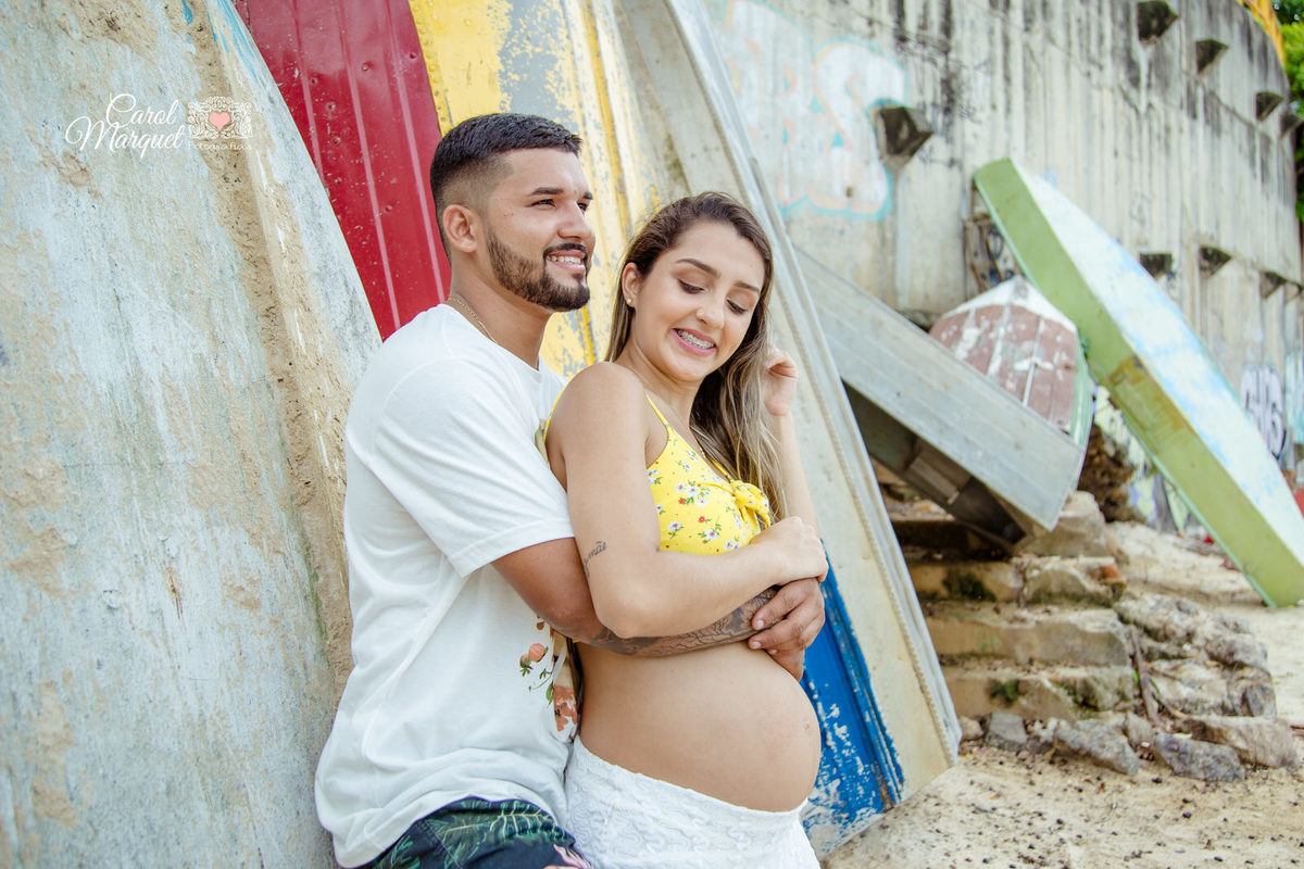 ensaio de gestante gestação praia casal sol Niterói Rio de Janeiro bebê menina pais maternidade paternidade amor carinho princesa
