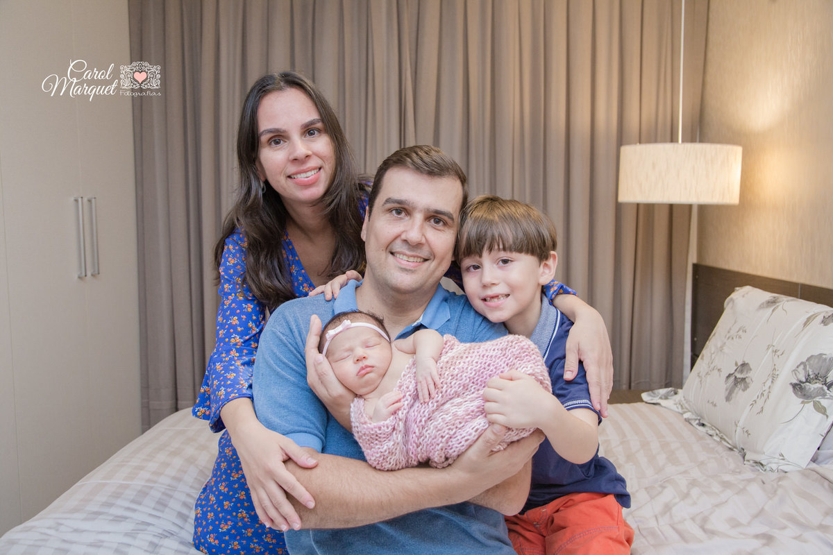 newborn menina princesa flor recém nascido ensaio fotográfico Niterói Rio de Janeiro Família irmãos