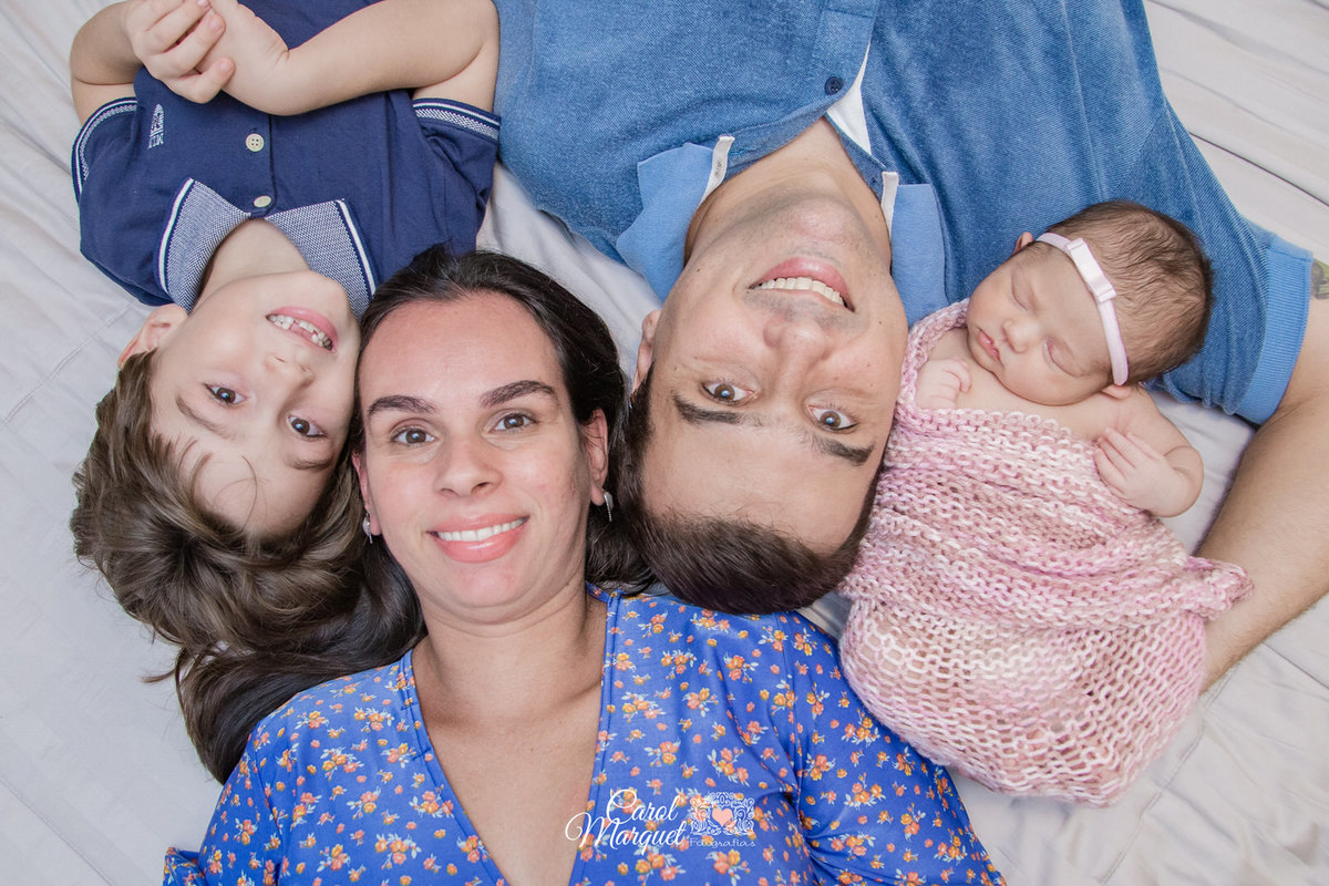 newborn menina princesa flor recém nascido ensaio fotográfico Niterói Rio de Janeiro Família irmãos