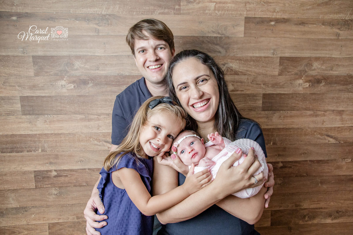 newborn menina Niterói Rio de Janeiro Ensaio Fotográfico Família irmã irmãs princesa flores amor