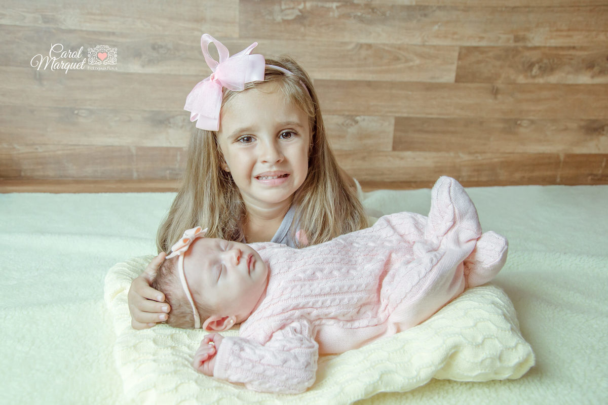 newborn menina Niterói Rio de Janeiro Ensaio Fotográfico Família irmã irmãs princesa flores amor