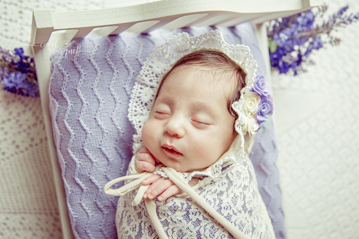 newborrn recém nascido Niterói Rio de Janeiro fotografia retrato princesa menina flor floresta bebê casulo bichinho amigurumi flores plantas família