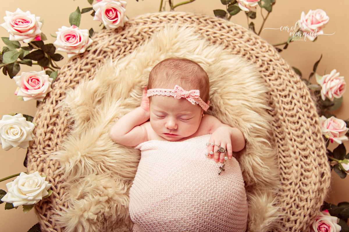newborn recém nascido fotografia retrato ensaio infantil flores princesa amigurumi floresta encantada jardim