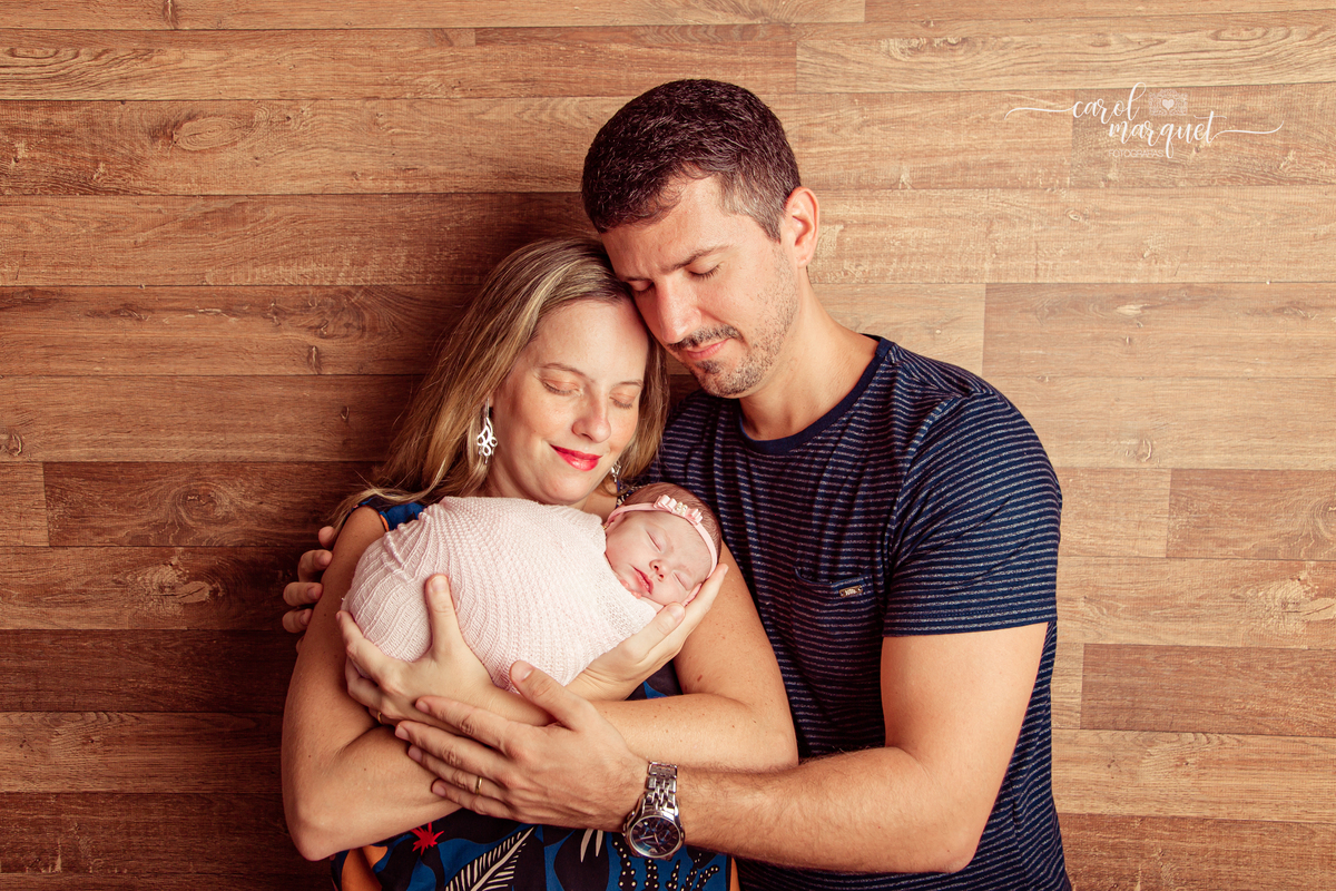 newborn recém nascido fotografia retrato ensaio infantil flores princesa amigurumi floresta encantada jardim família