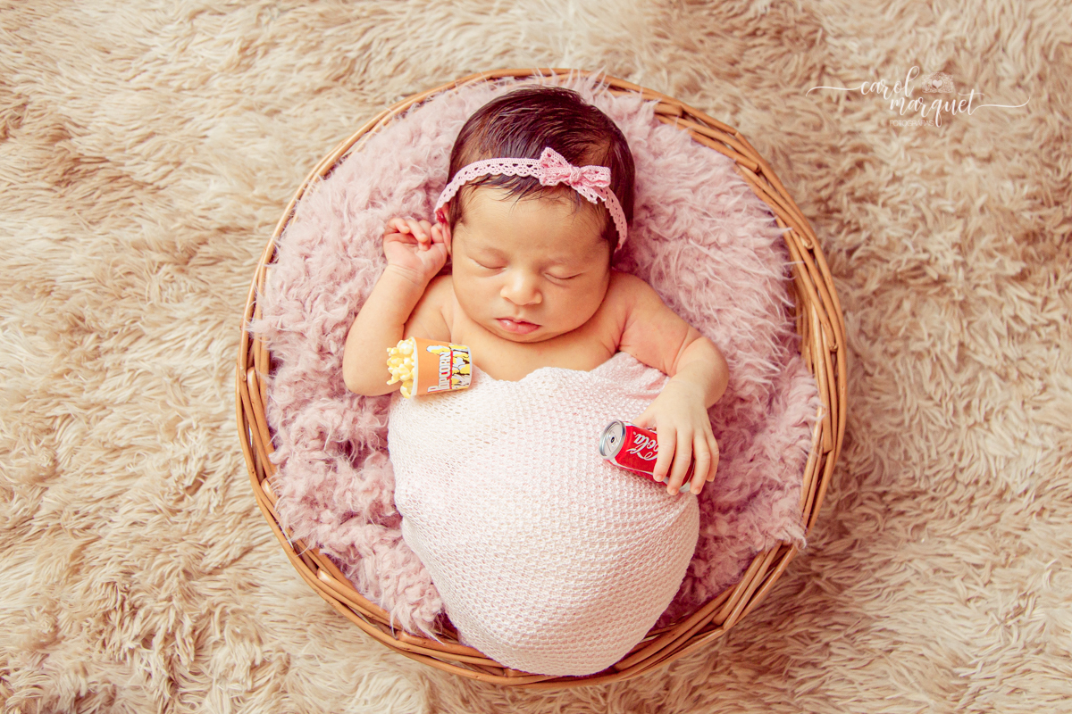 newborn recém nascido irmãos menina princesa flores floresta jardim autismo  coca cola pipoca amigurumi chapeuzinho família Niterói Ensaio fotográfico