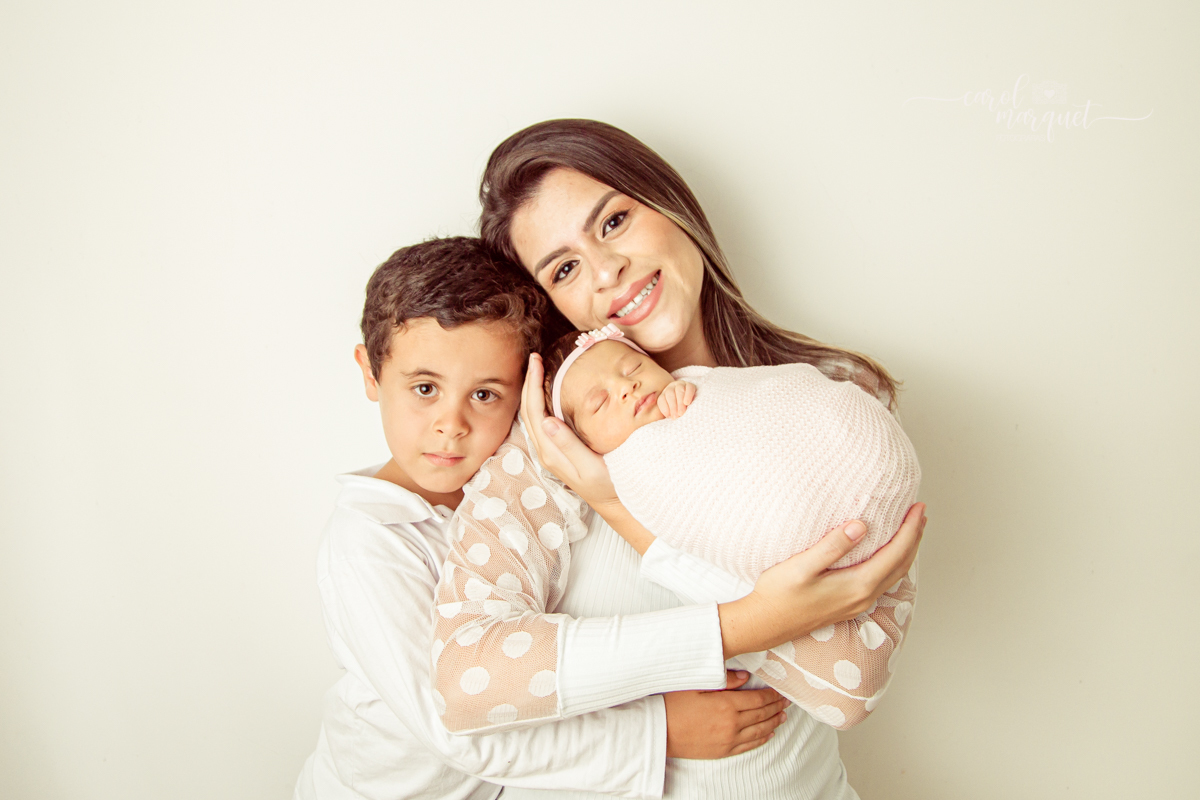 newborn recém nascido irmãos menina princesa flores floresta jardim autismo amigurumi chapeuzinho família Niterói Ensaio fotográfico