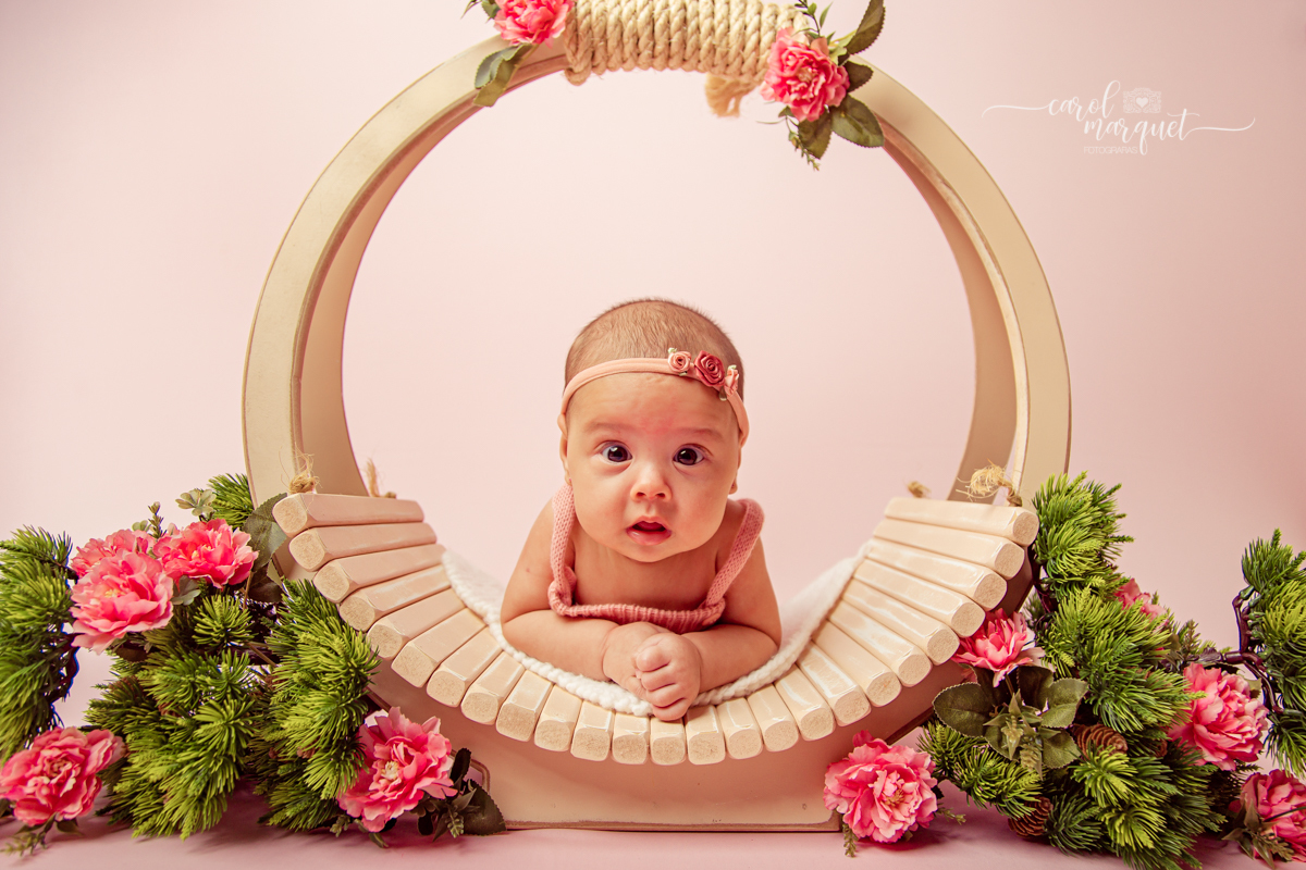 ensaio infantil fotografia de bêbe princesa floresta caramelo rústico boho romântico flores jardim 3 meses acompanhamento trimestral