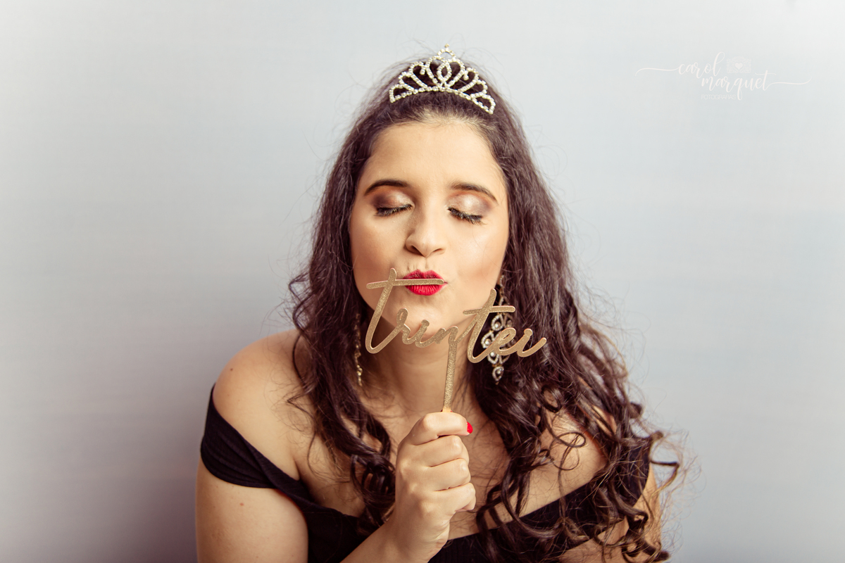 ensaio feminino trintei trinta anos aniversário celebração balsaquiana musa diva cachos Niterói Rio de Janeiro Estúdio Fotografia Retrato 30 Princesa Oncinha