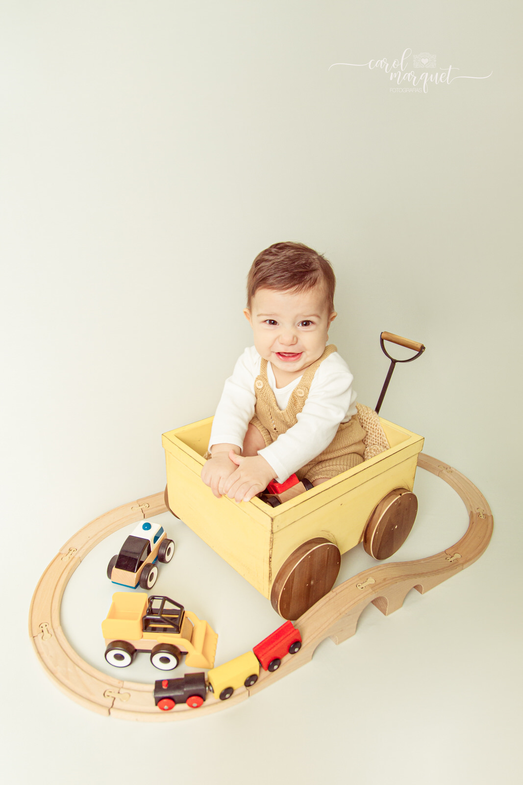 acompanhamento trimestral fotografia infantil retrato ensaio família príncipe floresta trem carrinho Niterói Rio de Janeiro