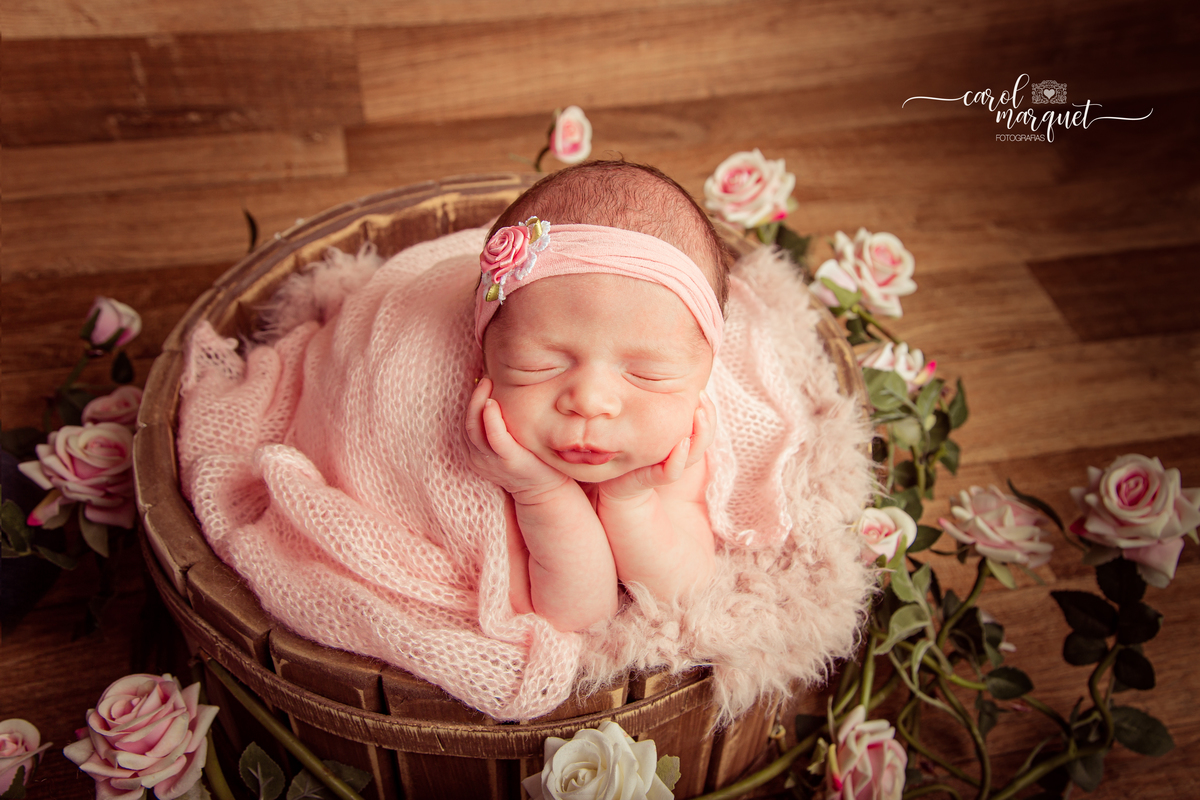 newborn recém nascido fotografia infantil bebê menina princesa maquiagem maquiadora beleza flores floresta jardim encantado