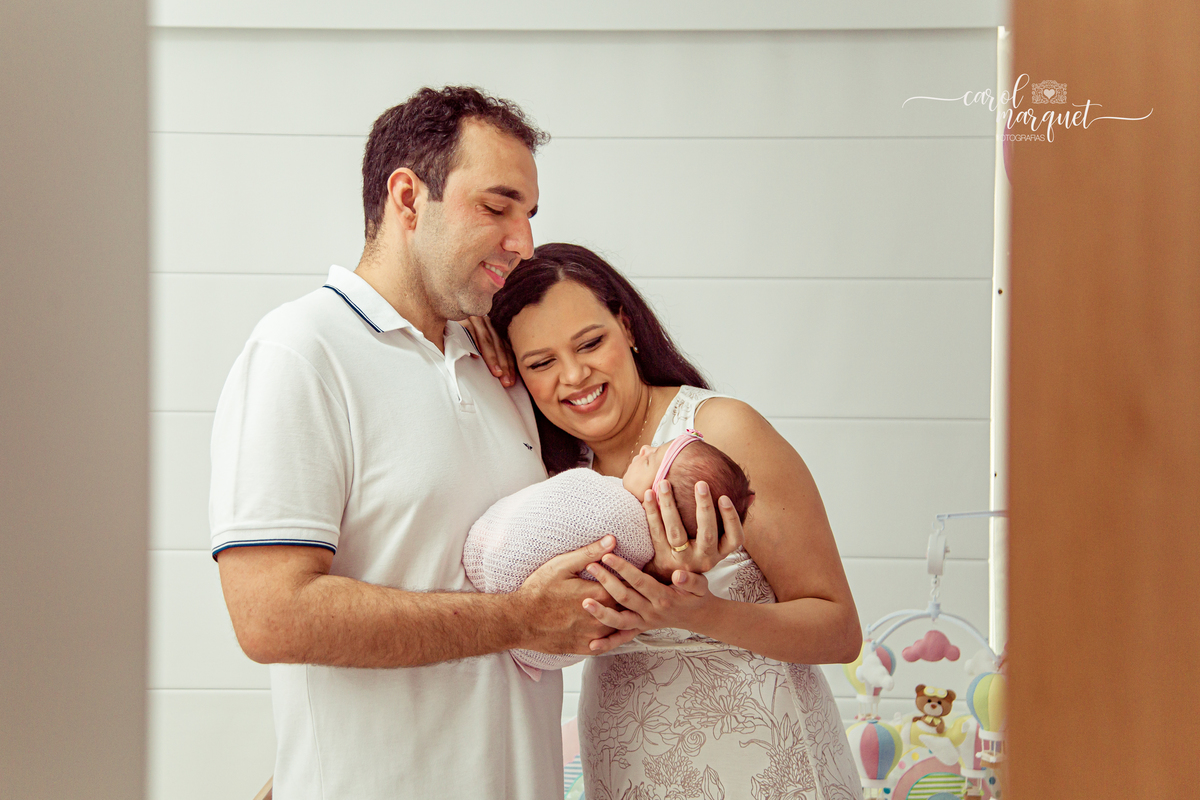 newborn recém nascido bebê neném criança Niterói Rio de Janeiro fotografia ensaio infantil domicílio família princesa alice no país das maravilhas jardim girassol floresta páscoa coelho