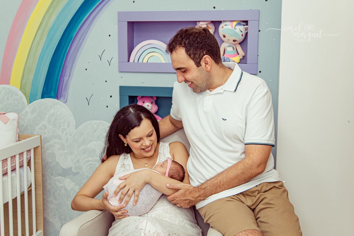 newborn recém nascido bebê neném criança Niterói Rio de Janeiro fotografia ensaio infantil domicílio família princesa alice no país das maravilhas jardim girassol floresta páscoa coelho