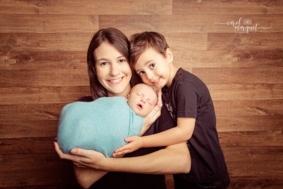 newborn recém nascido bebê neném Niterói Rio de Janeiro fotografia ensaio infantil família floresta natureza plantas mário bros anjo amor de irmão meninos filhos