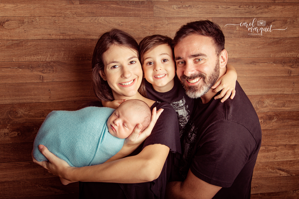 newborn recém nascido bebê neném Niterói Rio de Janeiro fotografia ensaio infantil família floresta natureza plantas mário bros anjo amor de irmão meninos filhos
