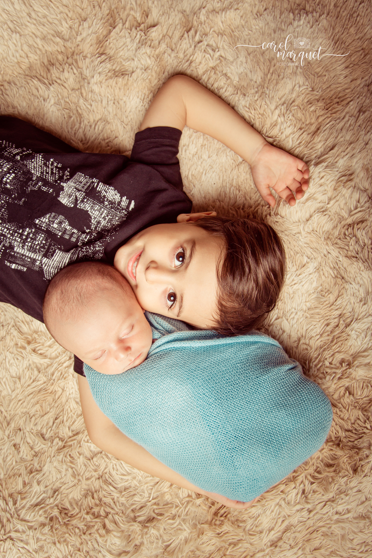 newborn recém nascido bebê neném Niterói Rio de Janeiro fotografia ensaio infantil família floresta natureza plantas mário bros anjo amor de irmão meninos filhosnewborn recém nascido bebê neném Niterói Rio de Janeiro fotografia ensaio infantil família flo