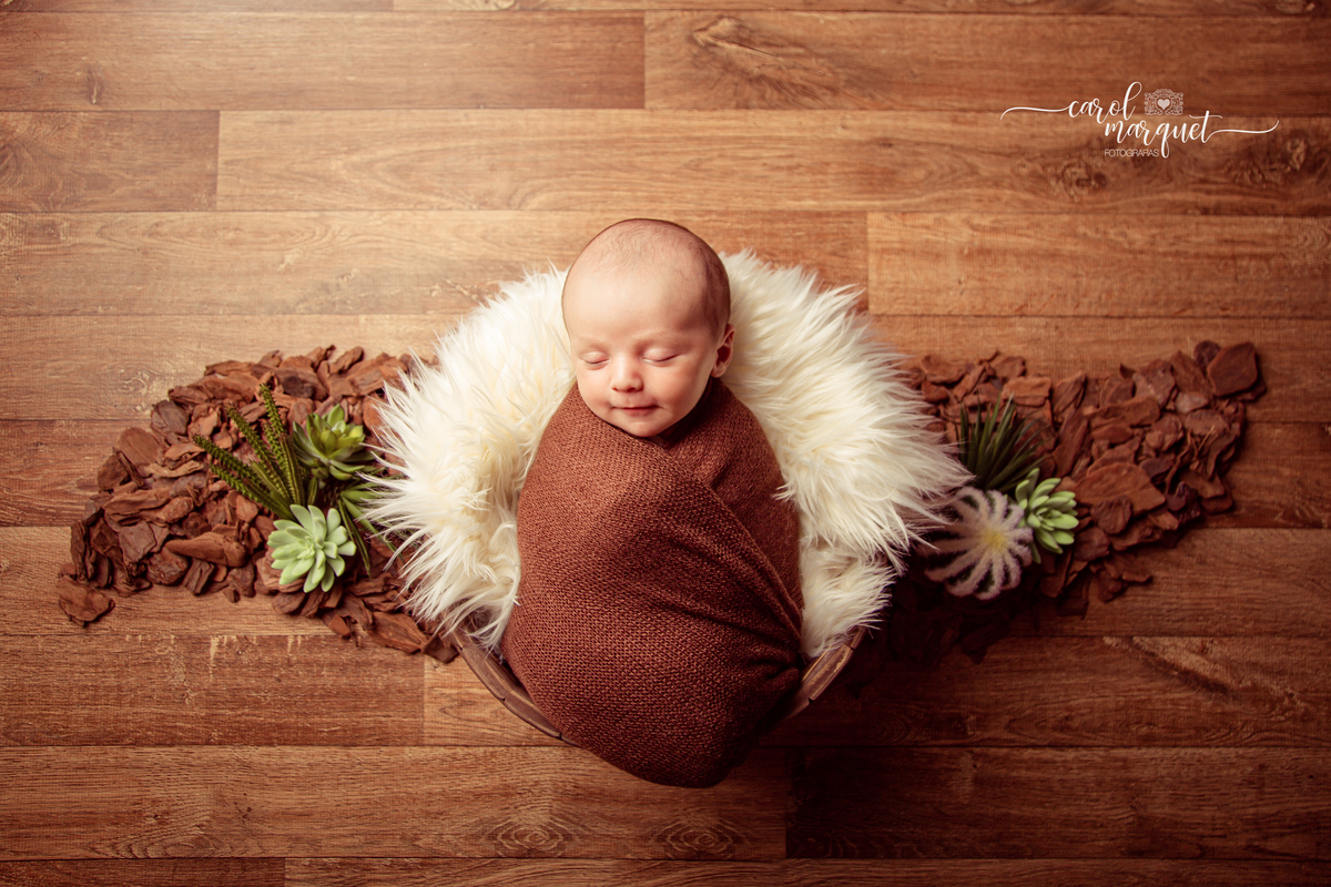 newborn recém nascido bebê neném Niterói Rio de Janeiro fotografia ensaio infantil família floresta natureza plantas mário bros anjo