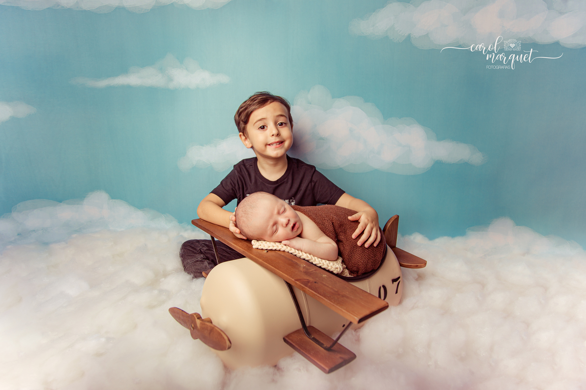 newborn recém nascido bebê neném Niterói Rio de Janeiro fotografia ensaio infantil família floresta natureza plantas mário bros anjo amor de irmão meninos filhos