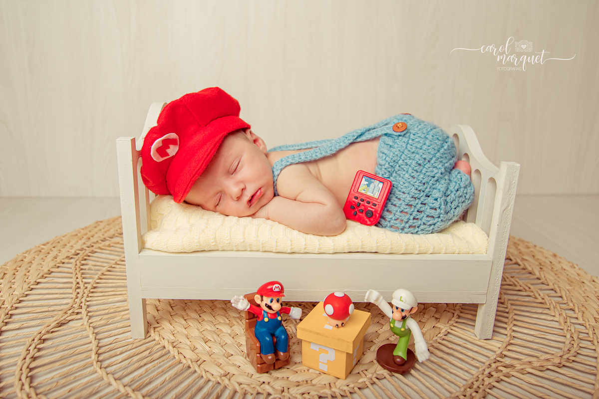 newborn recém nascido bebê neném Niterói Rio de Janeiro fotografia ensaio infantil família floresta natureza plantas mário bros anjo amor de irmão meninos filhos