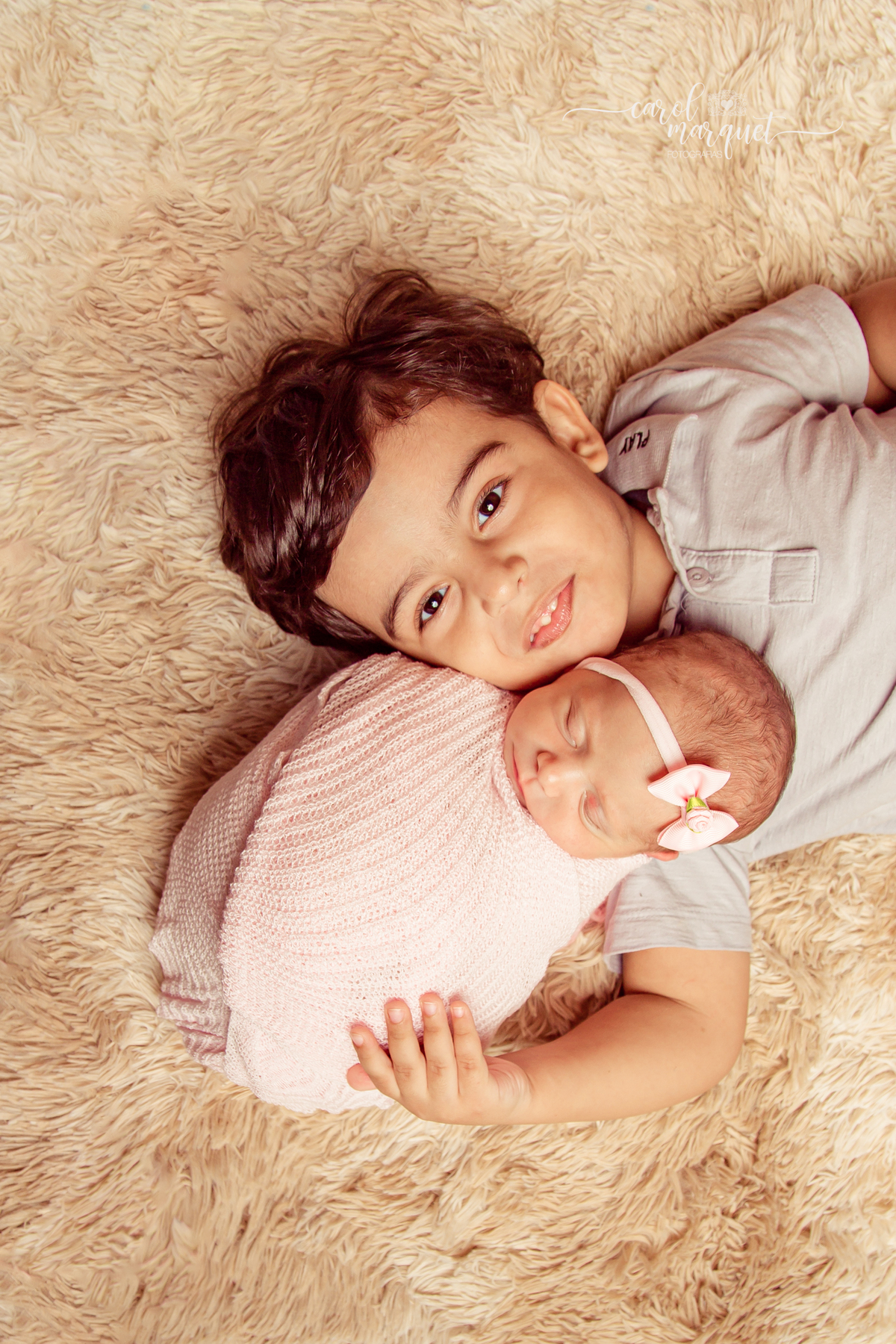 newborn recém nascido bebê neném flores jardim girassol rosas princesa irmã irmão família fotografia Niterói RJ