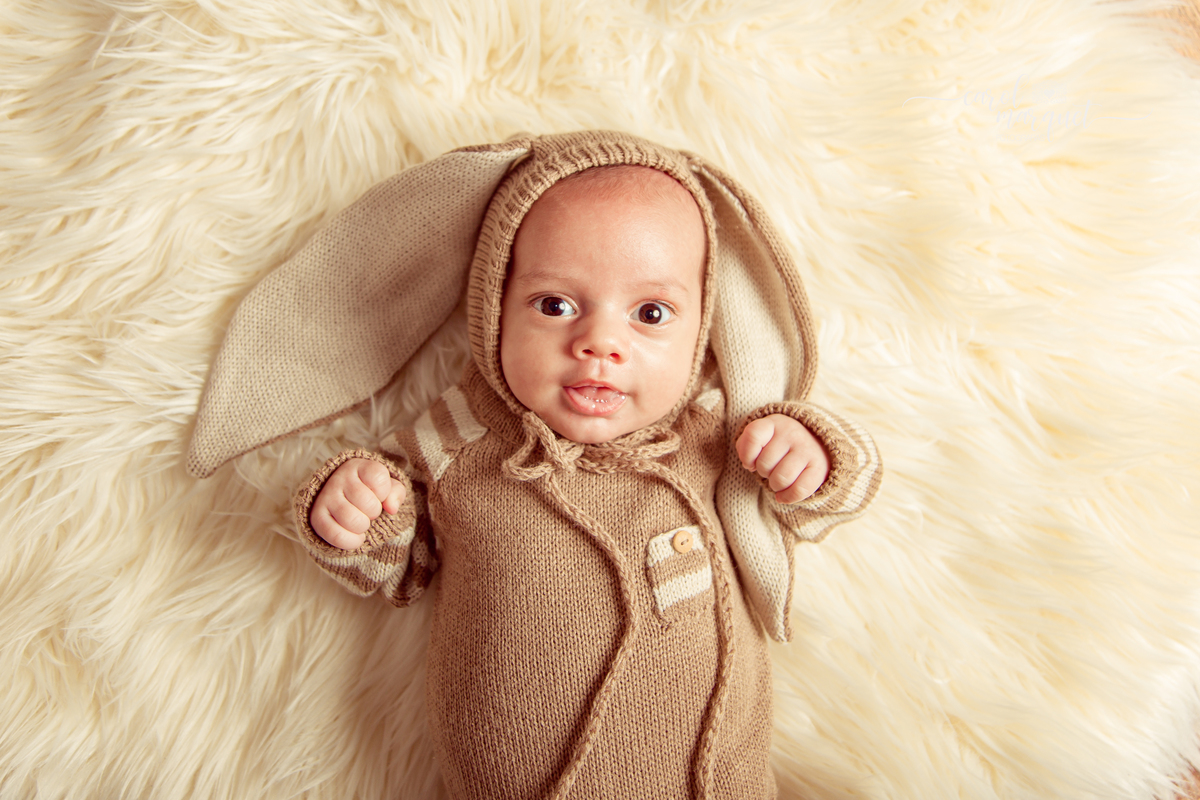 bebê acompanhamento bimestral mensal trimestral família fotografia retrato Niterói RJ coelho páscoa irmãos
