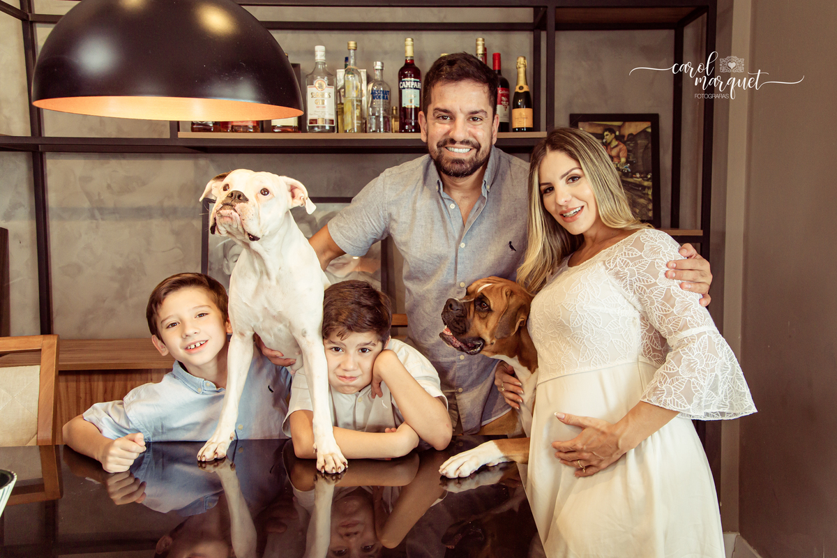 lifestyle home session domicílio gestação gestante Camboinhas Região Oceânica Praia família bebê criança irmãos cachorros música músicos violão