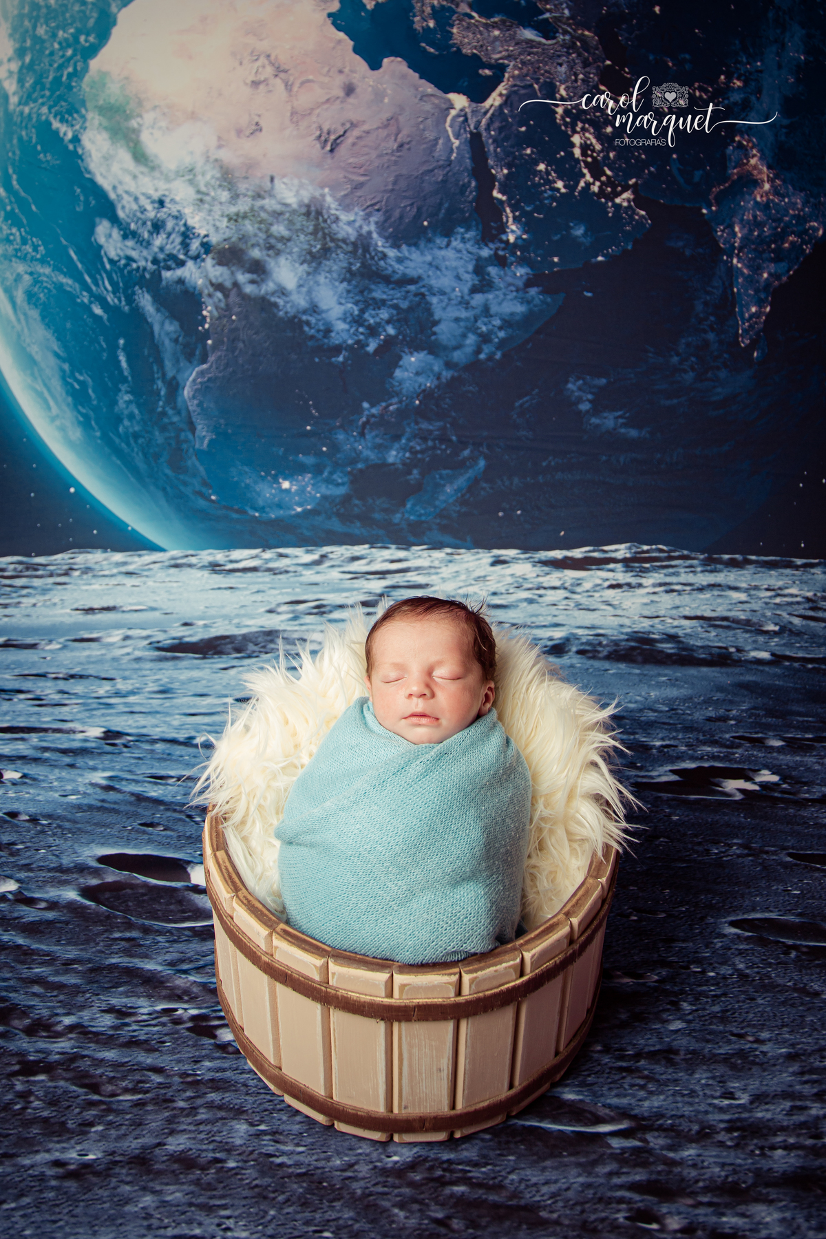 newborn recém nascido fotografia retrato Niterói Rio de Janeiro príncipe ovelha violão espaço astronauta irmão ninho