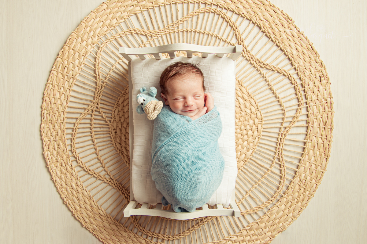 newborn recém nascido fotografia retrato Niterói Rio de Janeiro príncipe ovelha violão espaço astronauta irmão ninho