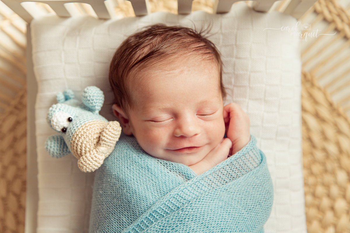 newborn recém nascido fotografia retrato Niterói Rio de Janeiro príncipe ovelha violão espaço astronauta irmão ninho