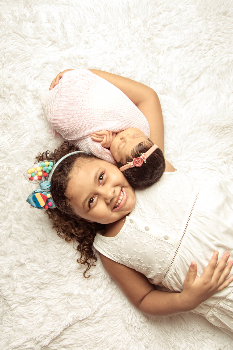 newborn recém nascido Niterói Rio de Janeiro princesa irmãs família fotografia retrato ensaio fotográfico