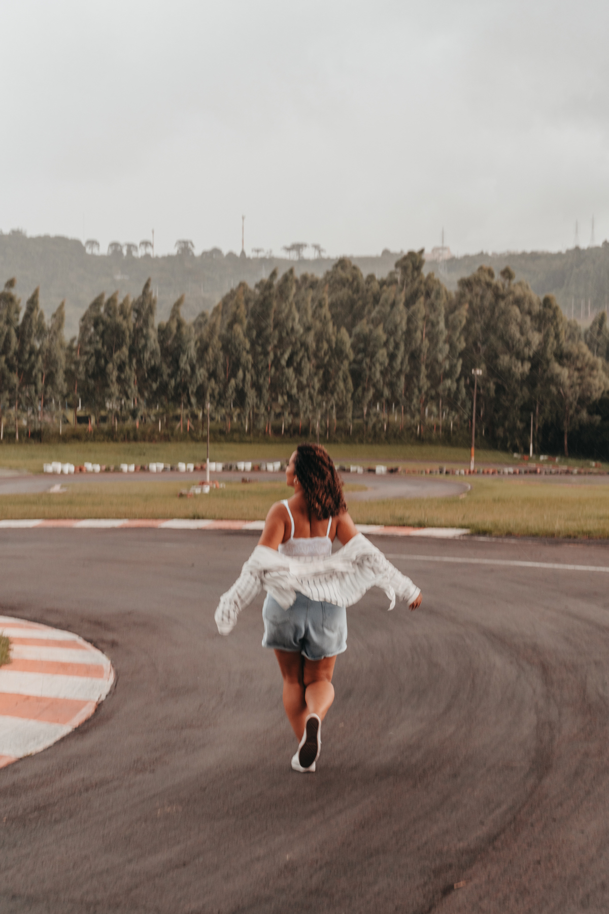 foto urbana feminina chuva