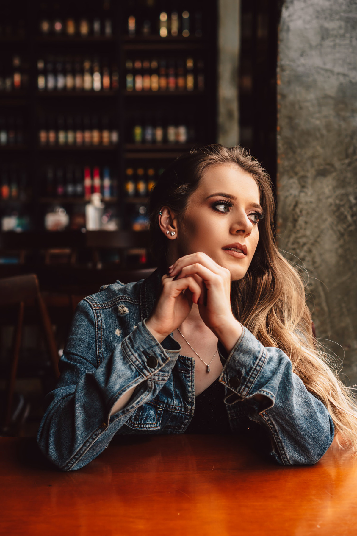 Ensaio feminino feito em café