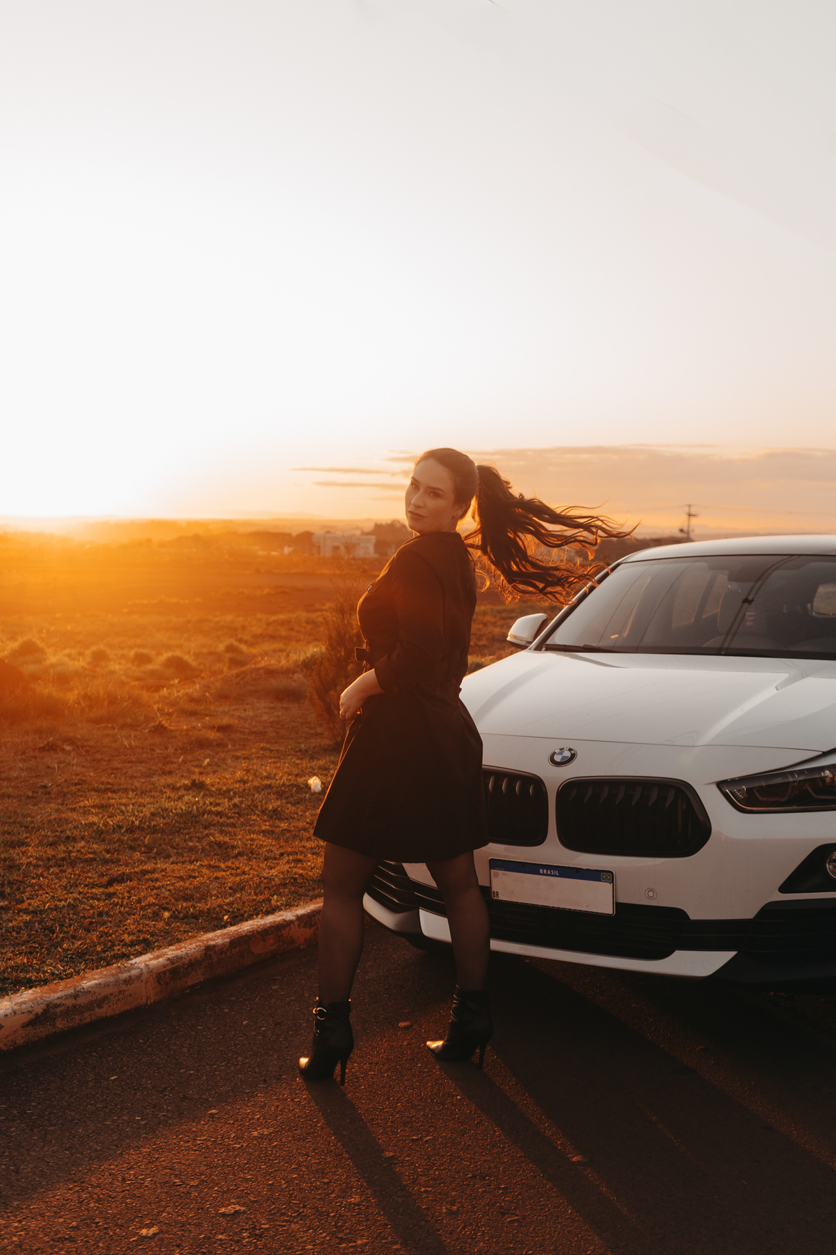 foto urbano feminina urbana com carro