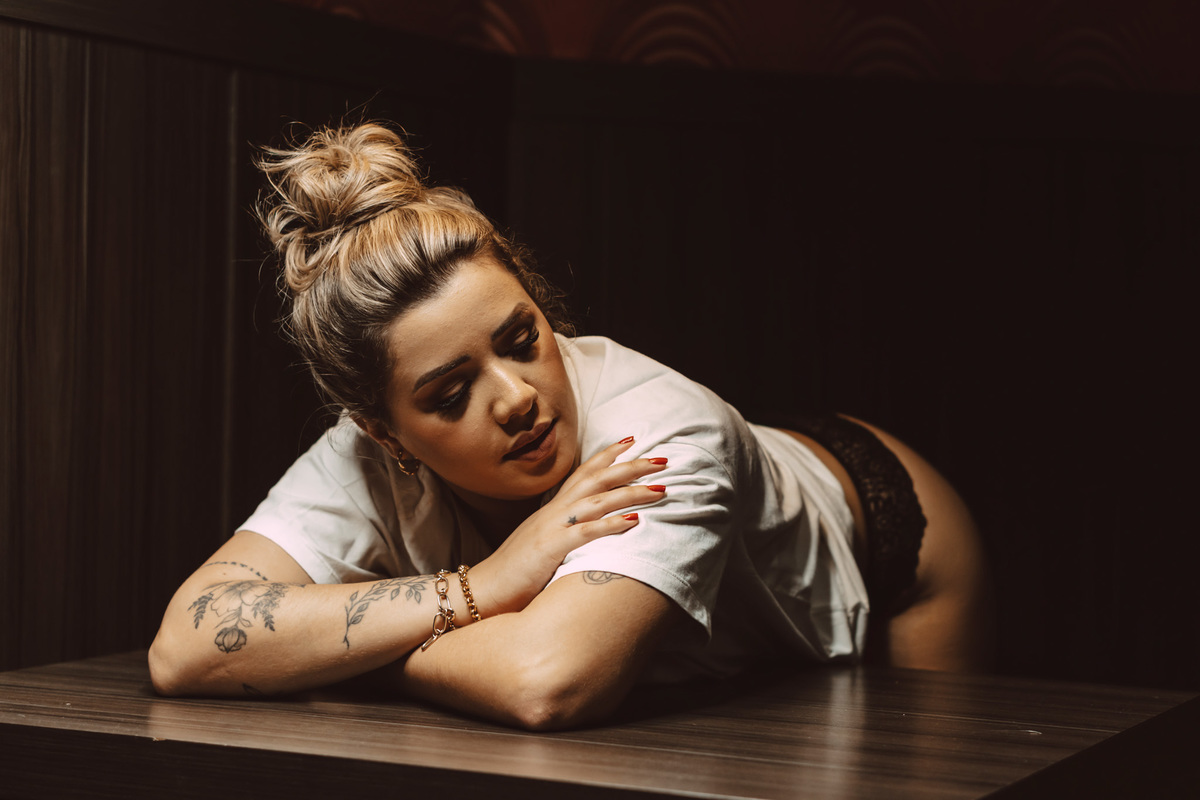 ensaio feminino sensual no motel