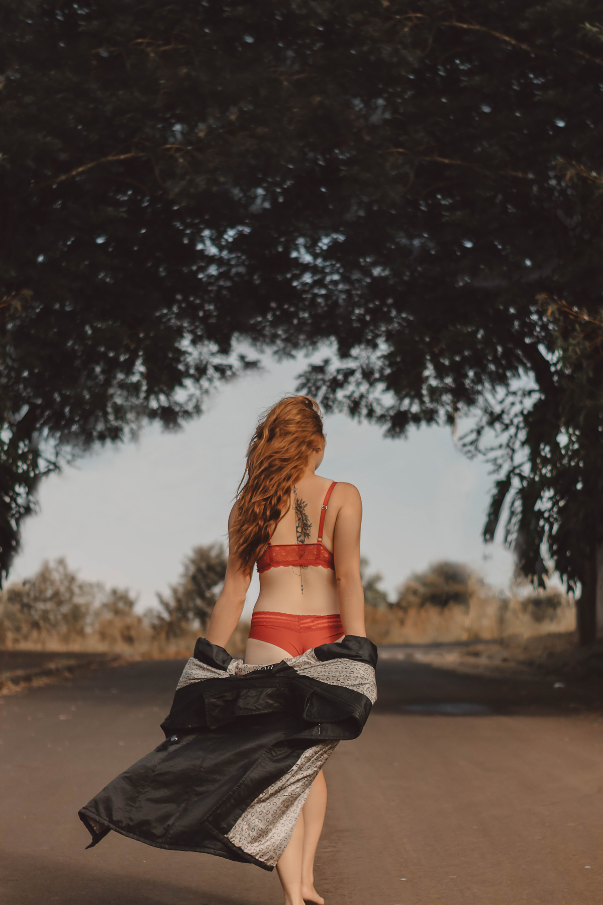 Ensaio na natureza (com pegada urbana)