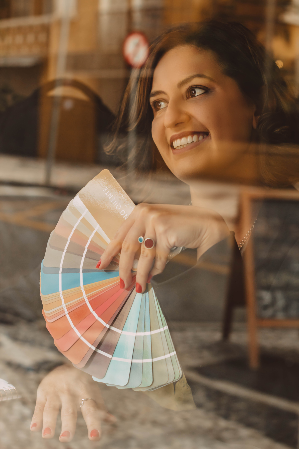 Ensaio corporativo de uma estilista de coloração