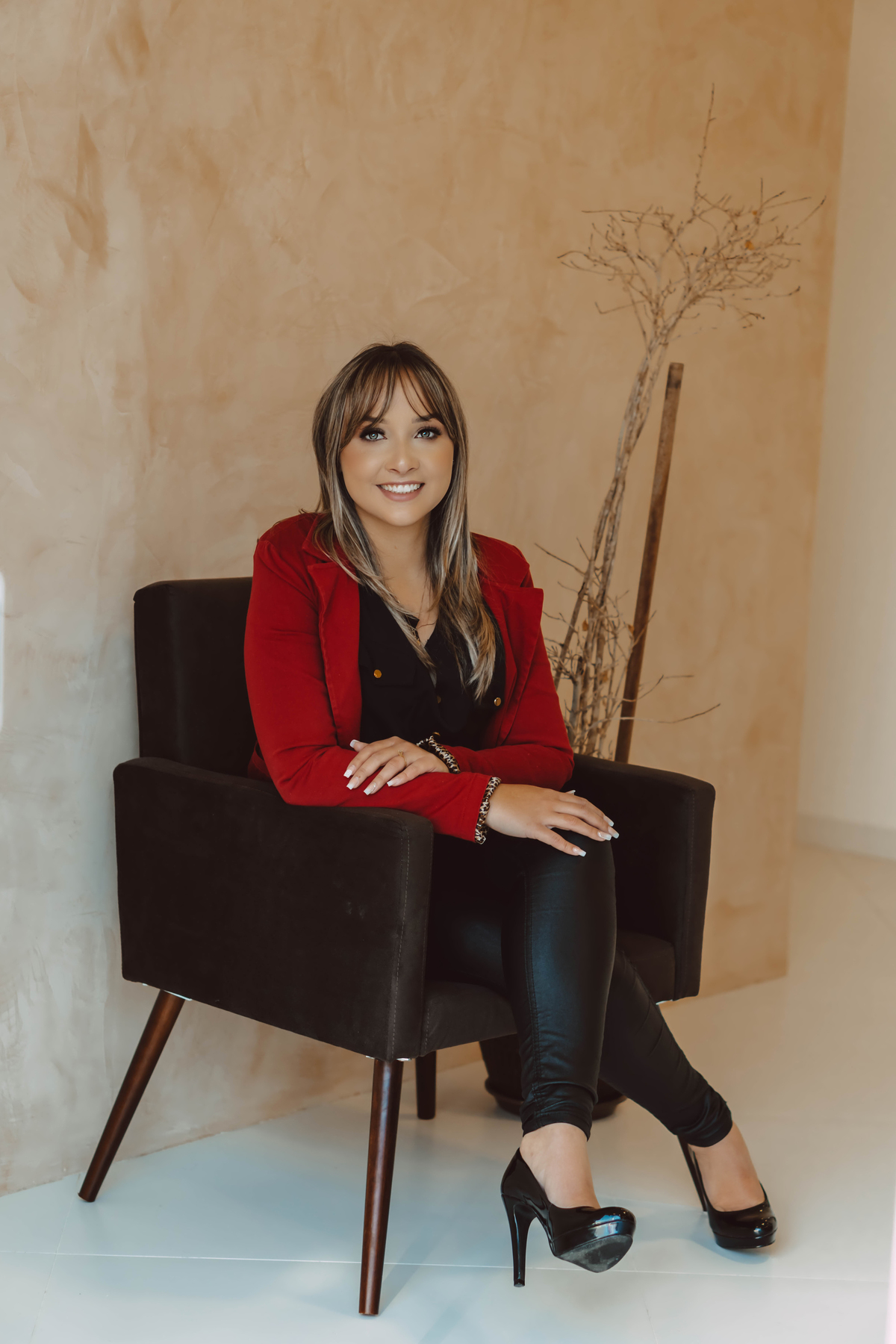 Ensaio corporativo de uma advogada no seu escritório