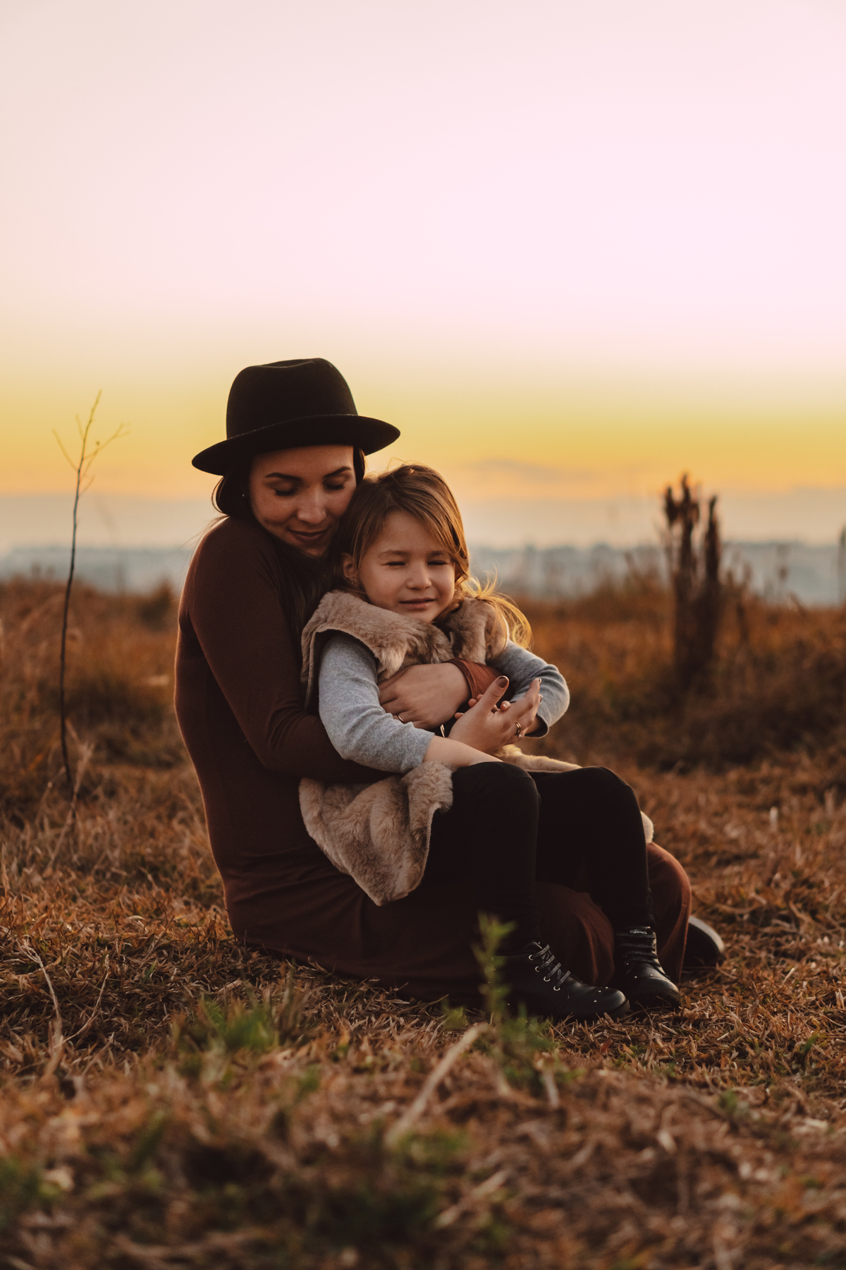 Ensaio mãe e filha no pôr do sol